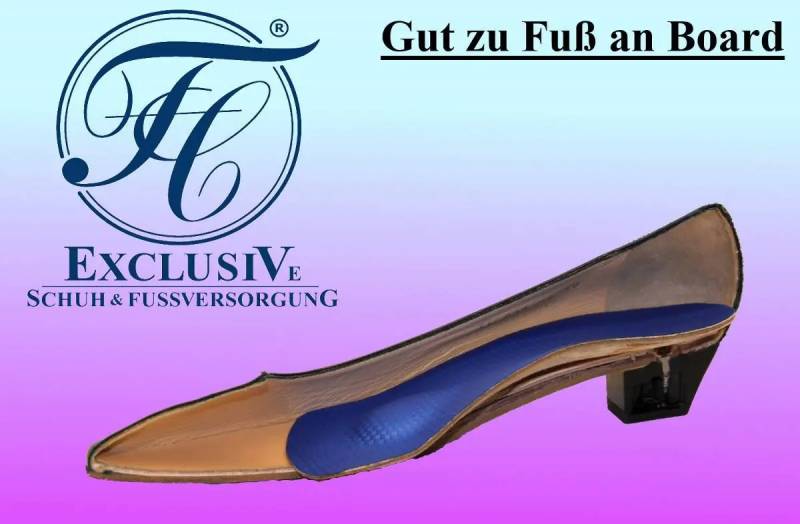 Aufgeschnittener Voltan Flugbegleiterschuh mit sichtbarer orthopädischer Einlage für optimalen Komfort