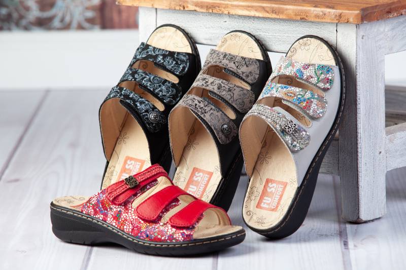 FUGGS Pantoletten und Sandalen mit herausnehmbarem Wechselsohlenfußbett, ideal für individuelle Einlagen