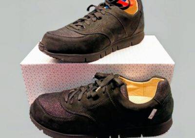 UXGO AMELIE Damen-Bequemschuh mit herausnehmbarem Fußbett, Größe 42, Weite G (normal).
